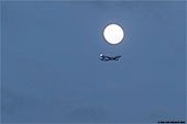 361-airplane-moon-frankfurt-foto-th