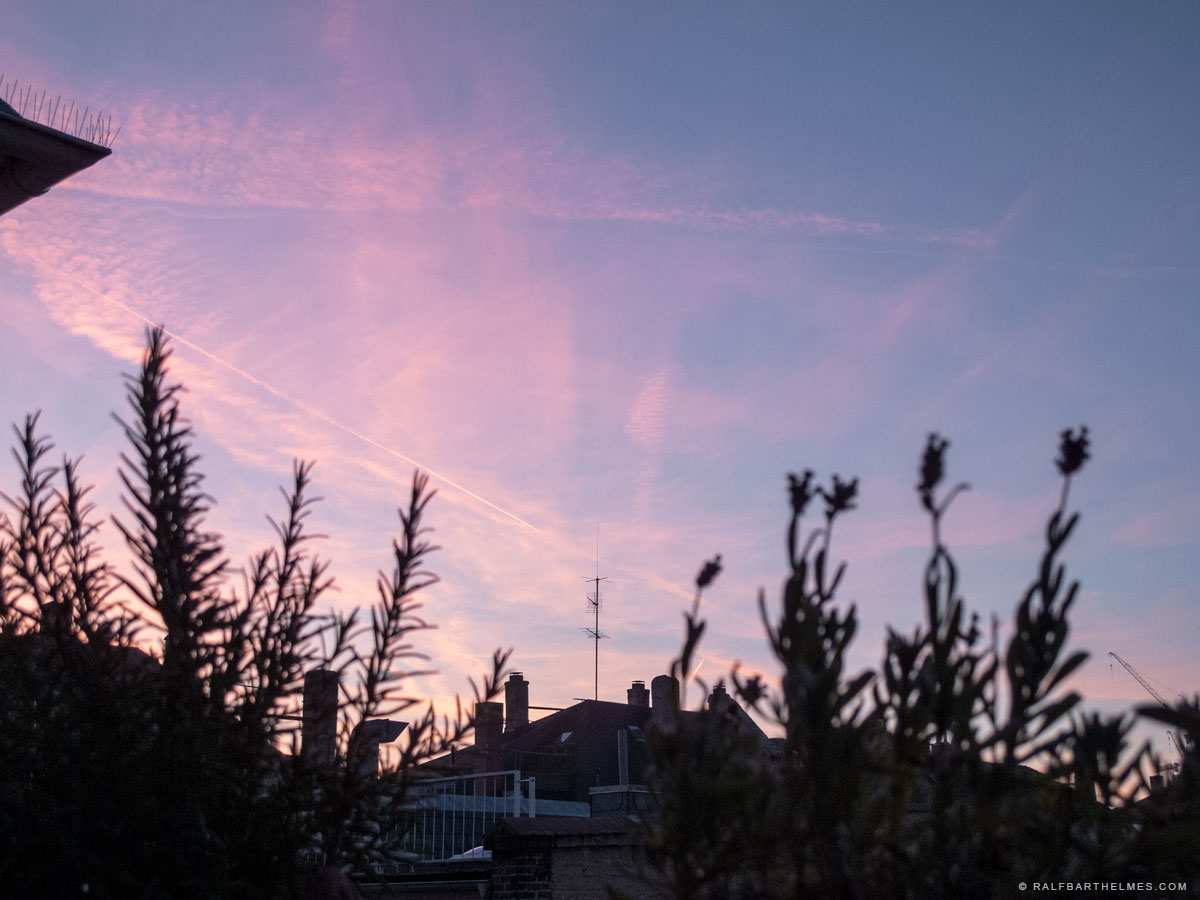 491-morning-sky-frankfurt-editorial