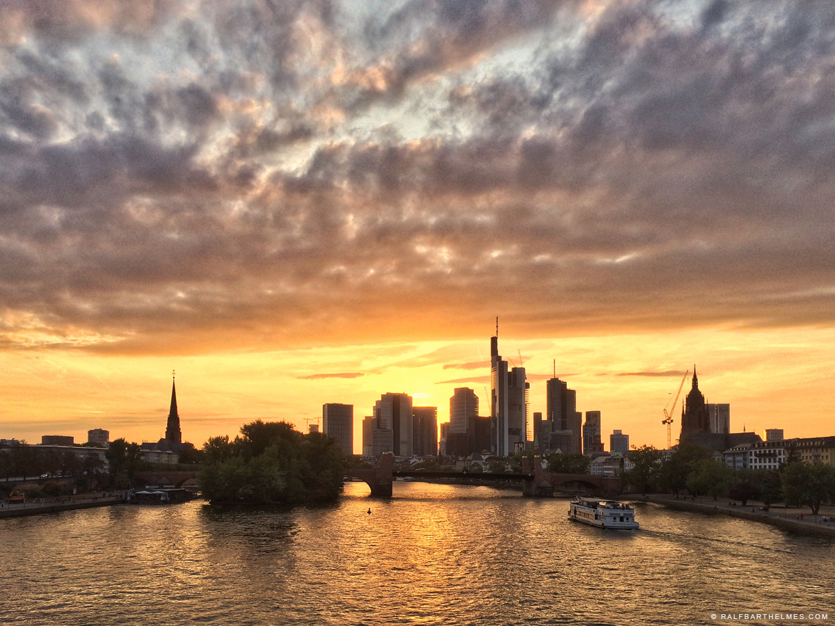 river Main in Frankfurt, hardcore sunset